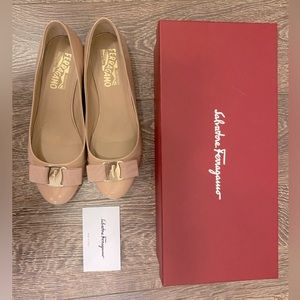 Salvatore Ferragamo Varuna Bow Ballet Flats in Amaretti Nude sz 6c
